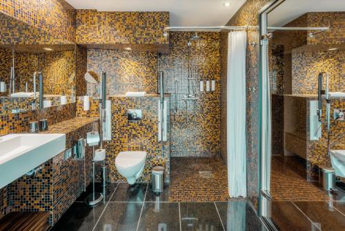 room detail thumbnail 2