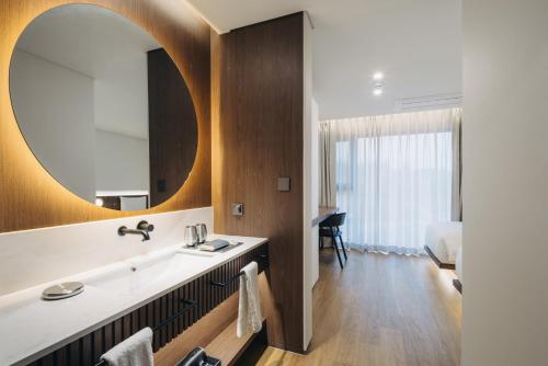 room detail thumbnail 2