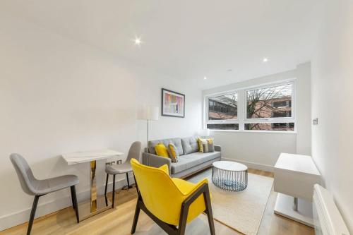 B&B East Grinstead - Modern and Stylish 1 Bed Apartment in East Grinstead - Bed and Breakfast East Grinstead