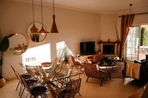 Shared lounge/TV area, Quinta do Lago Golfside Retreat in Ludo