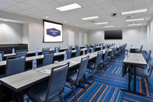 Hampton Inn Charlotte Uptown - image 10