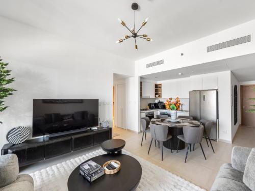 Contemporary 2BDR with Downtown views-28 - image 10