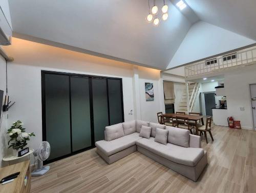 อิมอิม เฮ้าส์ พูลวิลล่า อุดรธานี