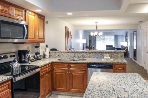 Two-Bedroom Suite with King and Twin Beds