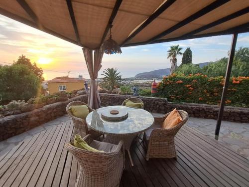 Casa Mosaico, sunset and garden