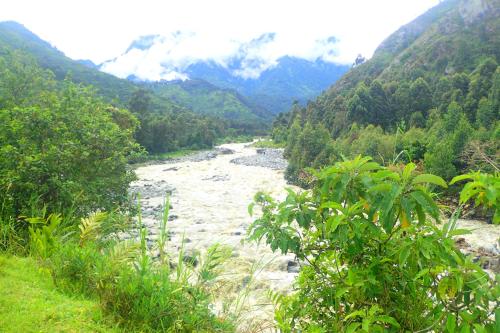 Okolí, Summit Guesthouse in Kasese