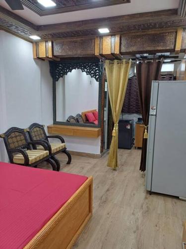 The Maharaja Suite Moti Nagar DLF