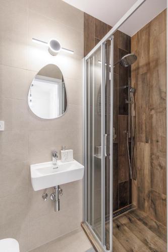 D26 Luxury Suites - image 5