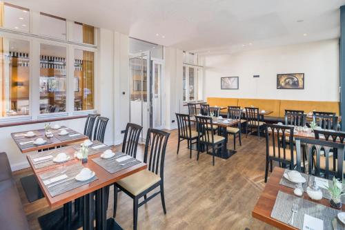 Best Western Plus Hotel Excelsior - image 14