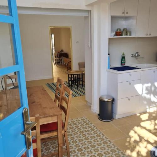 Bright, quiet charming getaway ideally located, Jerusalén (foto 4)