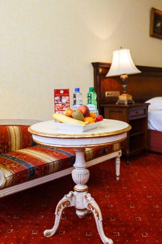 Deluxe Double or Twin Room image 5