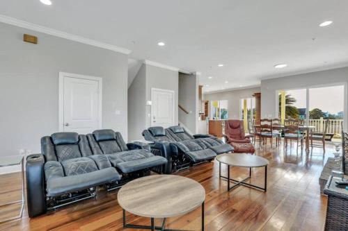 Luxury 5br Home w Heated Pool Unbeatable Views detail
