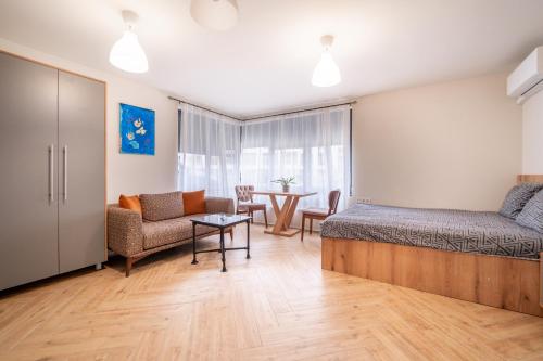 WOW studios for rent 2 bul Montevideo 25A - B Room Type - Superior Studio