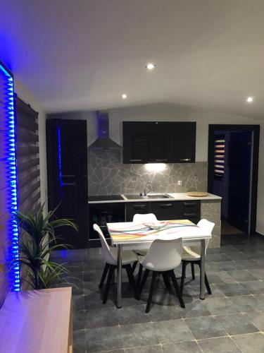 Riviera Cottage in 孔布蘭歐蓬