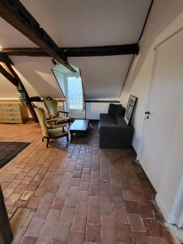 Les Oiseaux de Passage in Coulanges-la-Vineuse