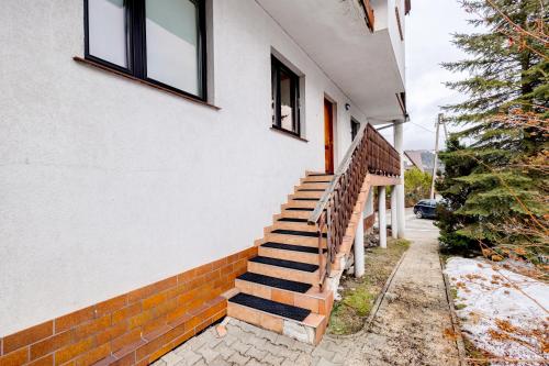One-Bedroom Apartment image 9