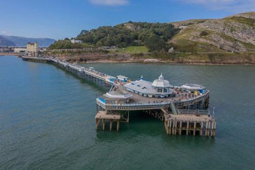 Carmen Sylva Studio flat Llandudno sea front