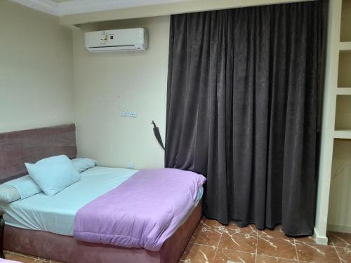 Three pyramids view - image 14