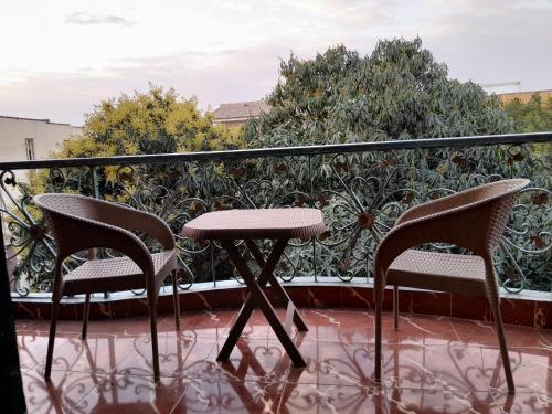 Three pyramids view - image 8