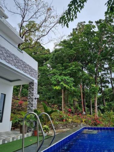 Ocean View Villa in Bohol in Lila