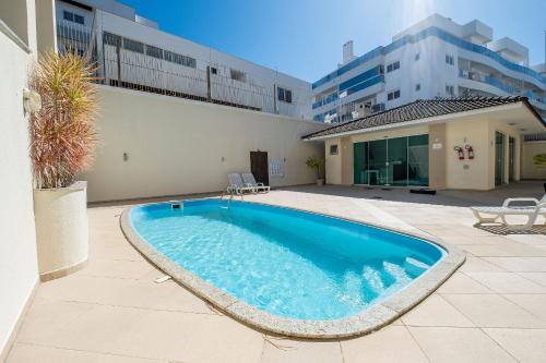 Apto com piscina a 2min da praia CAC106