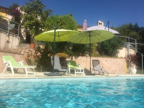 Studio chez Charles et Marie, indépendant de la maison, accès piscine, très calme, - Location saisonnière - Roquefort-les-Pins