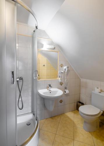 Twin Room image 1