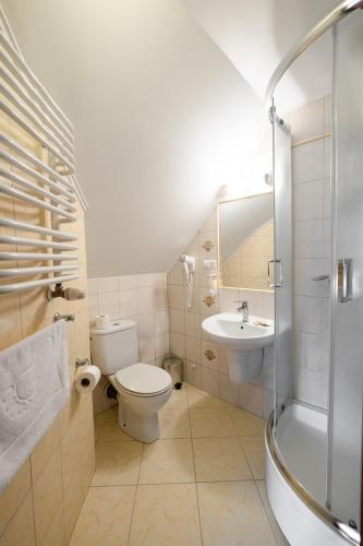 Twin Room image 5