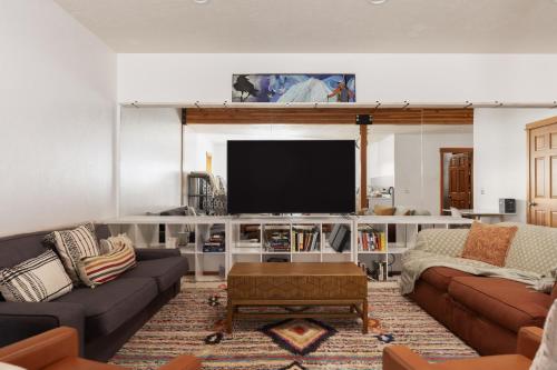 239 Aspen Meadows Rd Home - On Ski Hill Road 239 Aspen Meadows Rd Home - On Ski Hill Road