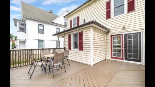 Black Rock Home - 4 bed - jacuzzi bath - beach in Bridgeport, USA