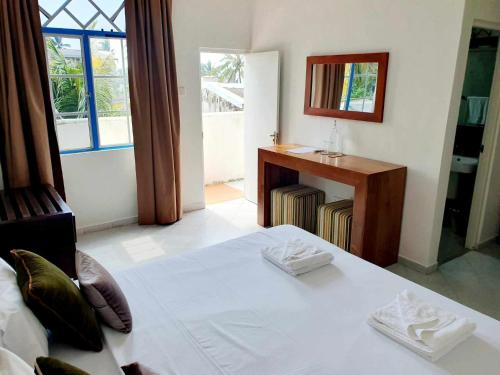 Mount Bay Hotel in Mount Lavinia Beach