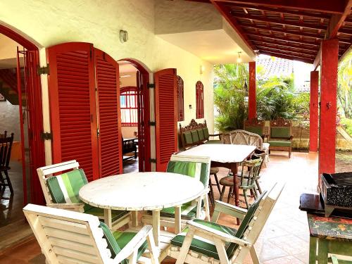 Balcony/terrace, Casa com muito lazer a 100m da Praia de Guaeca SP in Praia Do Guaeca