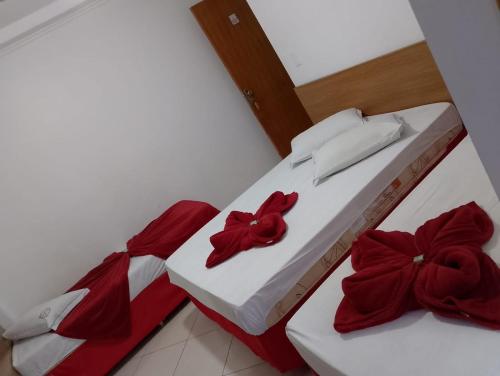 1 double bed, 2 twin beds