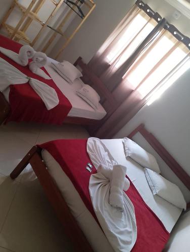1 double bed, 1 twin bed