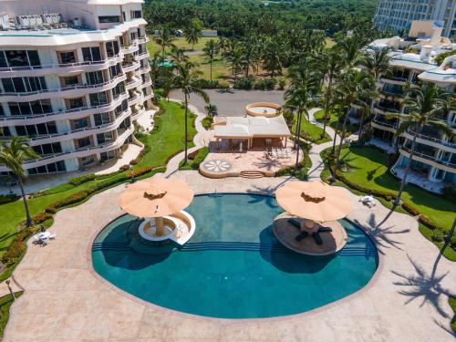 Ocean Front, With Pool, 8 People