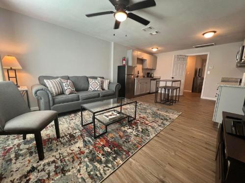 Chic 1BR w/backyard near Bishop Arts & Dallas Zoo in Dallas, USA