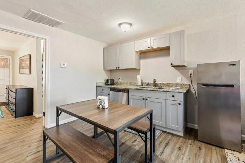 Chic 1BR w/backyard near Bishop Arts & Dallas Zoo in Dallas, USA