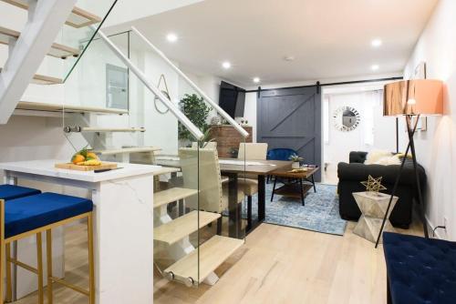 75-5A Luxury 3BR Duplex W D in unit Elevator in New York, USA