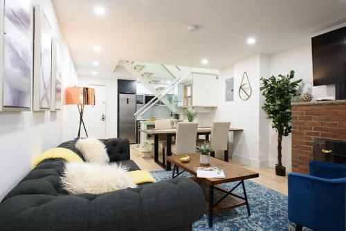 75-5A Luxury 3BR Duplex W D in unit Elevator in New York, USA