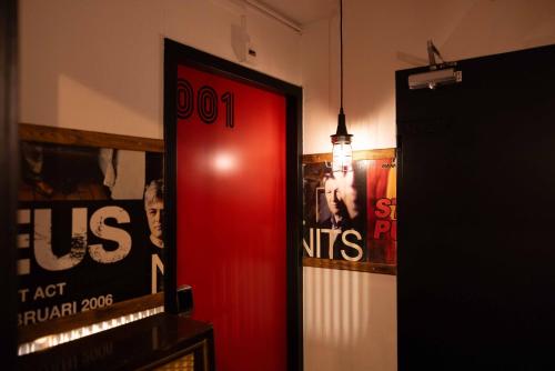 BackStage Hotel - image 14
