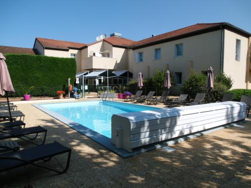 Swimming pool, Hotel La Berangere in Perouges