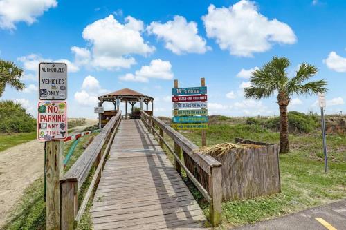 5 Bed 5 Bath Luxury Beach Front Home w/Ocean Views thumb 2