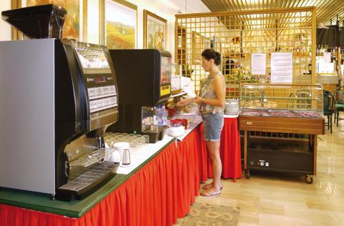 Hotel Bellaria - image 5