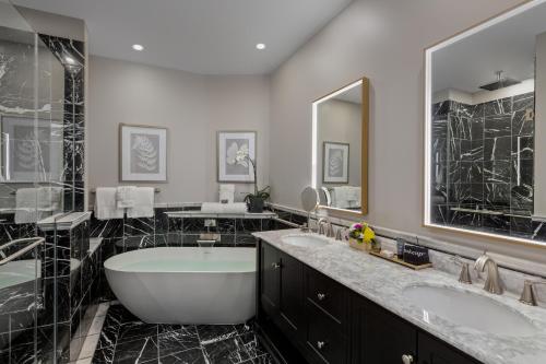 ฝักบัว, Rockport Harbor Hotel in ร็อกพอร์ท (ME)