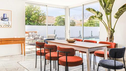 Luminous Villa with pool, bbq and mountain views in Palm Springs, USA