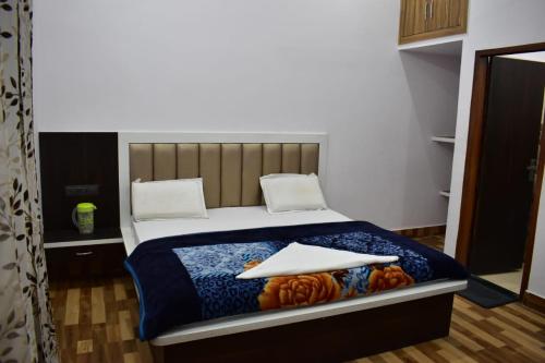 HOTEL RUDRA RESIDENCY Near Railway station