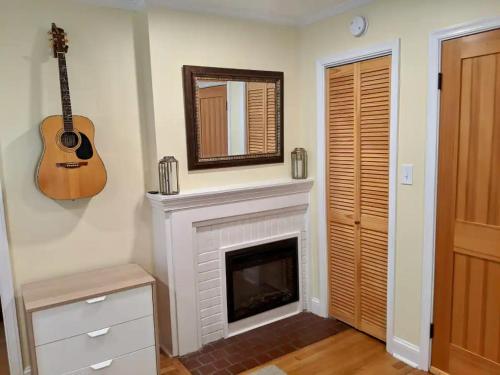 Cozy studio near DC (in walkable Falls Church, VA)