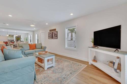 Brand New Tybee Beach Home: Walk to Beach (Unit A) Brand New Tybee Beach Home: Walk to Beach (Unit A)