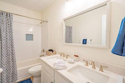 Brand New Tybee Beach Home: Walk to Beach (Unit A) Brand New Tybee Beach Home: Walk to Beach (Unit A)