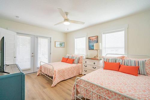 Brand New Tybee Beach Home: Walk to Beach (Unit A) Brand New Tybee Beach Home: Walk to Beach (Unit A)